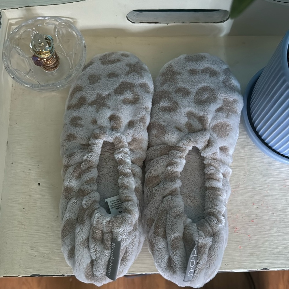 Brookstone Super Soft Ultra Plush Memory Foam Footies
